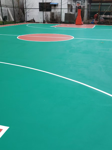华宁 球场长期使用易出现地面开裂